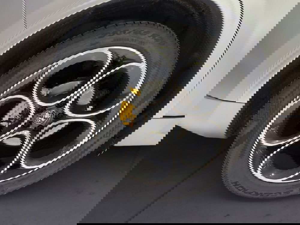 Alfa Romeo Stelvio usata a Torino (8)