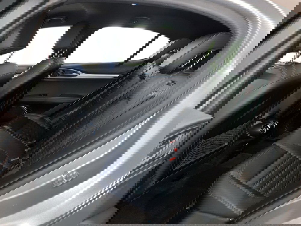 Alfa Romeo Stelvio usata a Torino (9)