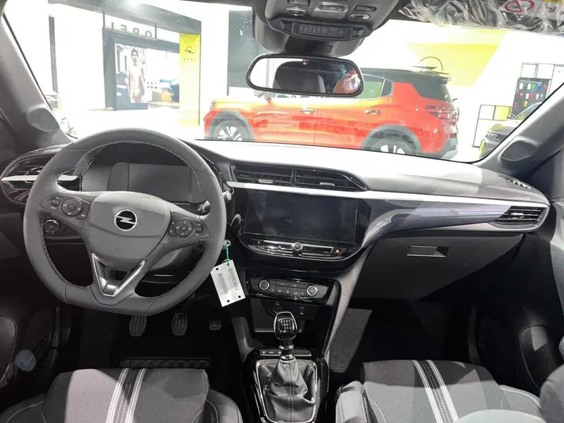 Opel Corsa nuova a Milano (16)