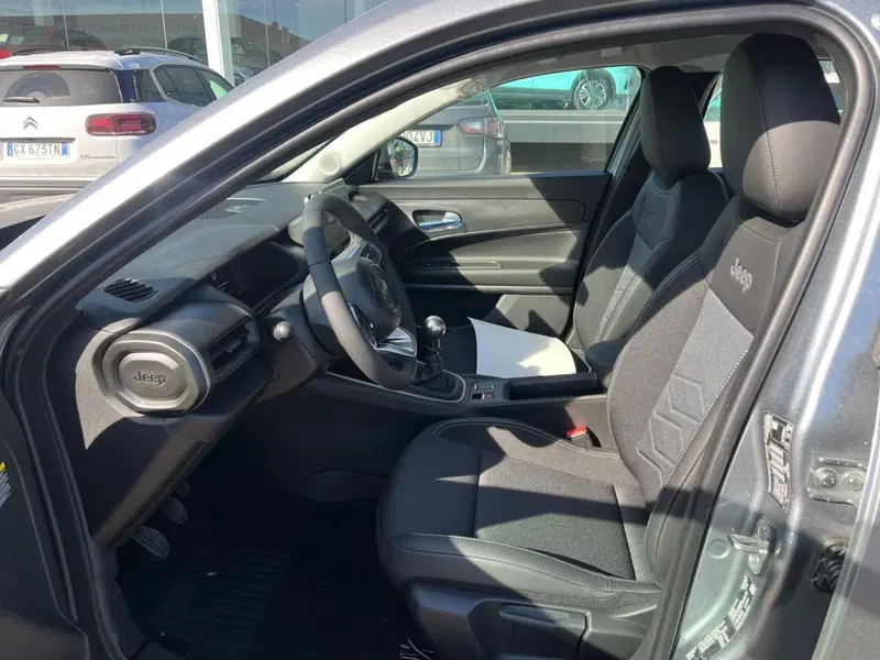 Jeep Avenger nuova a Milano (13)