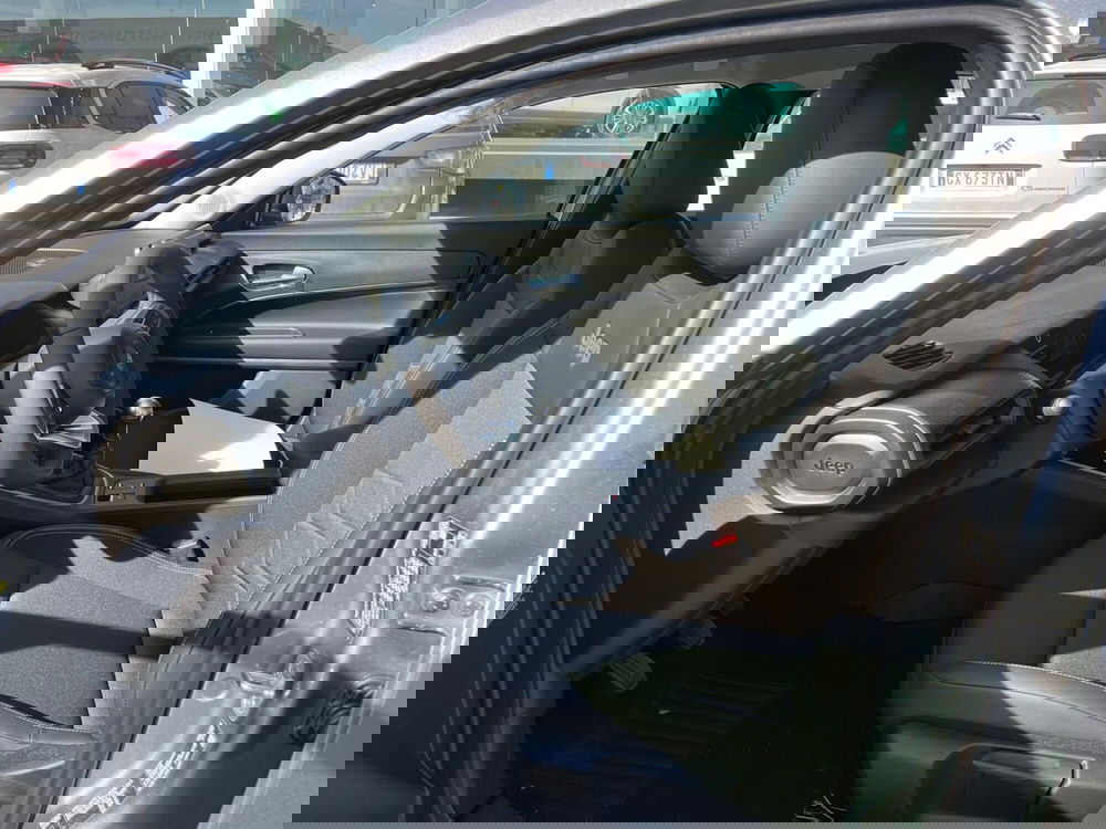 Jeep Avenger nuova a Milano (13)