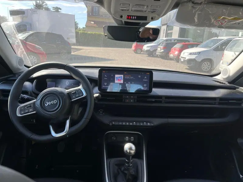 Jeep Avenger nuova a Milano (17)