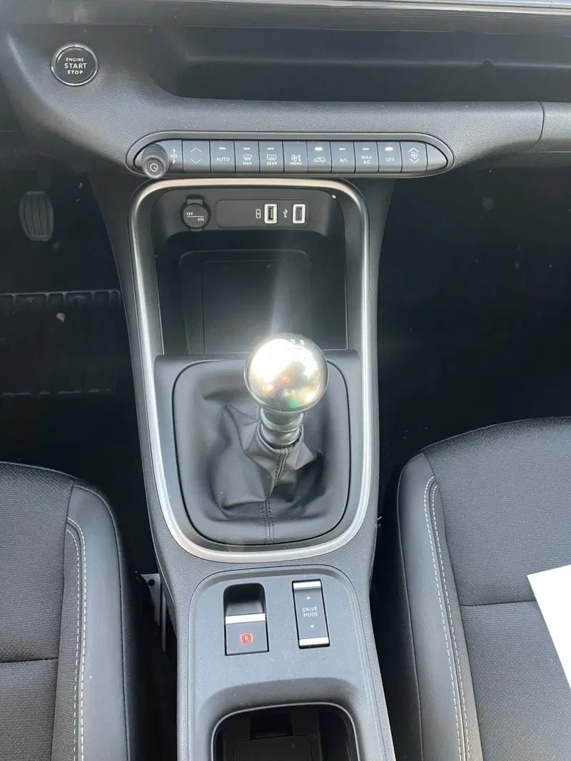 Jeep Avenger nuova a Milano (19)