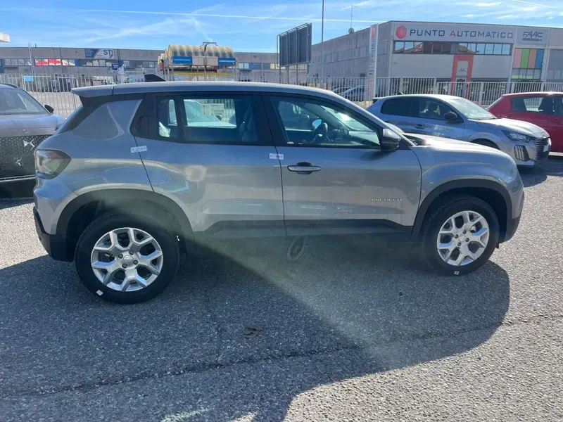 Jeep Avenger nuova a Milano (5)