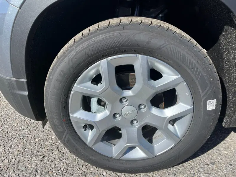 Jeep Avenger nuova a Milano (7)