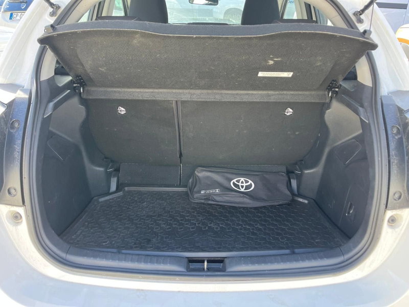 Toyota Yaris usata a Milano (12)