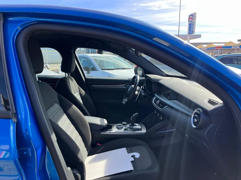 Alfa Romeo Stelvio usata a Milano (14)