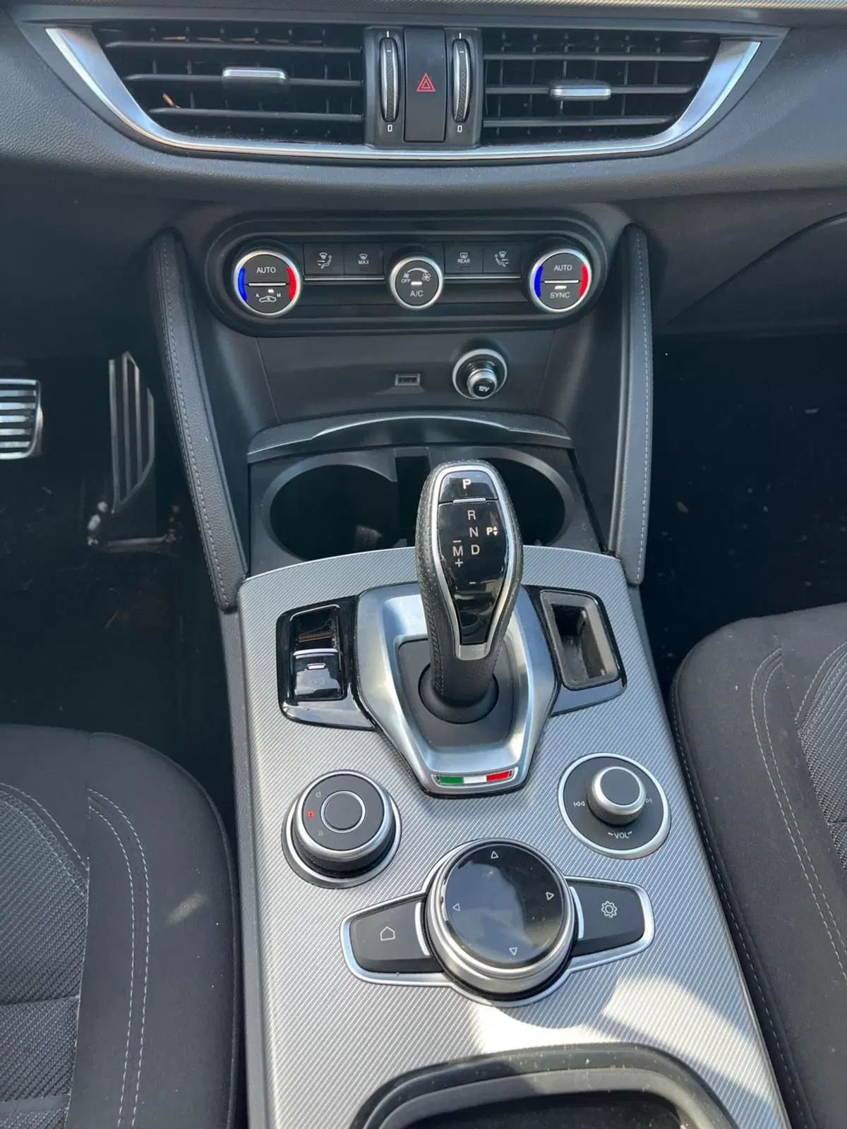 Alfa Romeo Stelvio usata a Milano (19)