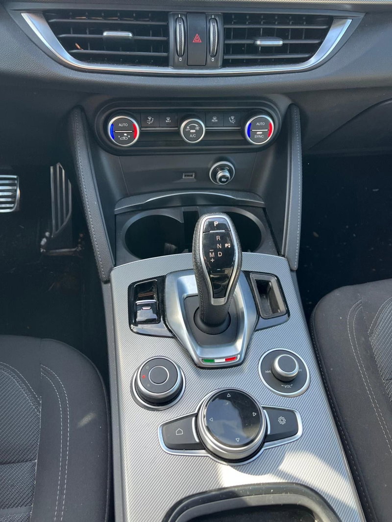 Alfa Romeo Stelvio usata a Milano (19)