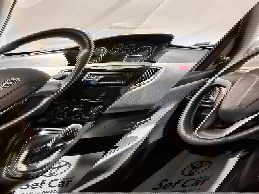 Lancia Ypsilon usata a Milano (10)