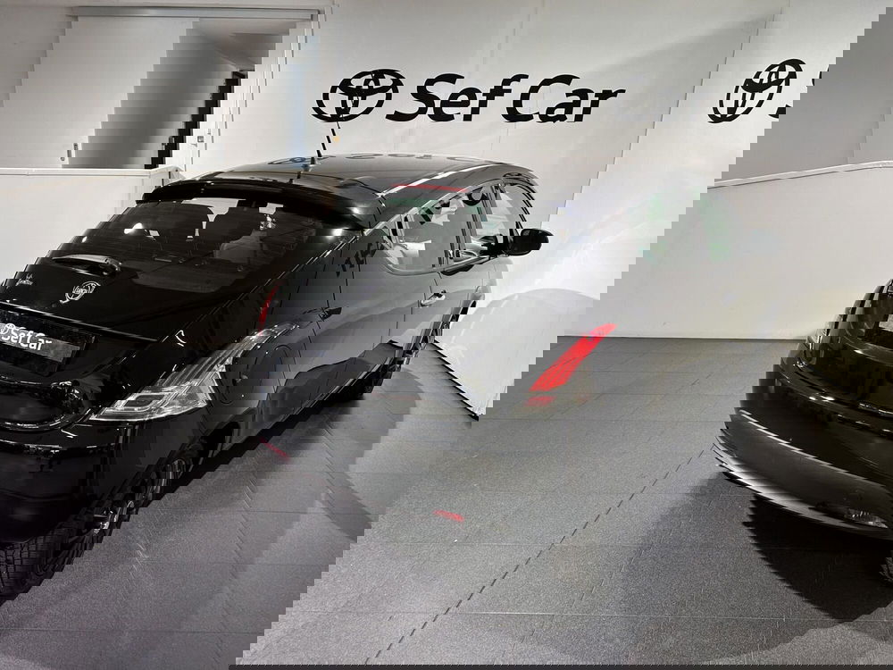 Lancia Ypsilon usata a Milano (4)