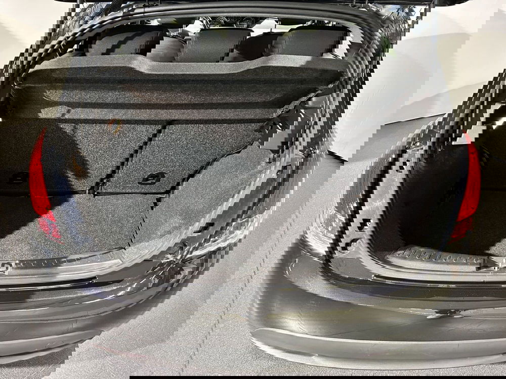 Lancia Ypsilon usata a Milano (7)