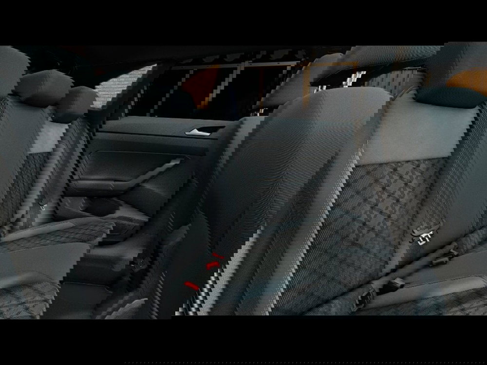 Volkswagen Taigo nuova a Livorno (8)