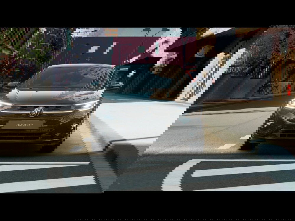 Volkswagen Taigo nuova a Livorno (5)