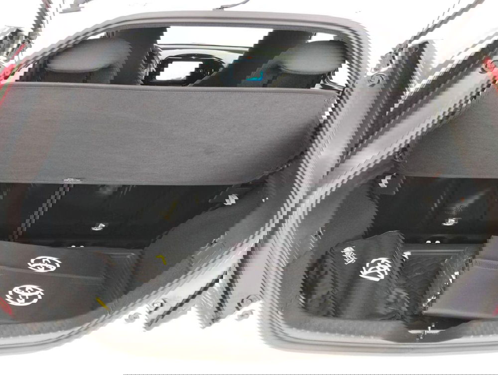 Toyota Aygo X usata a Como (18)