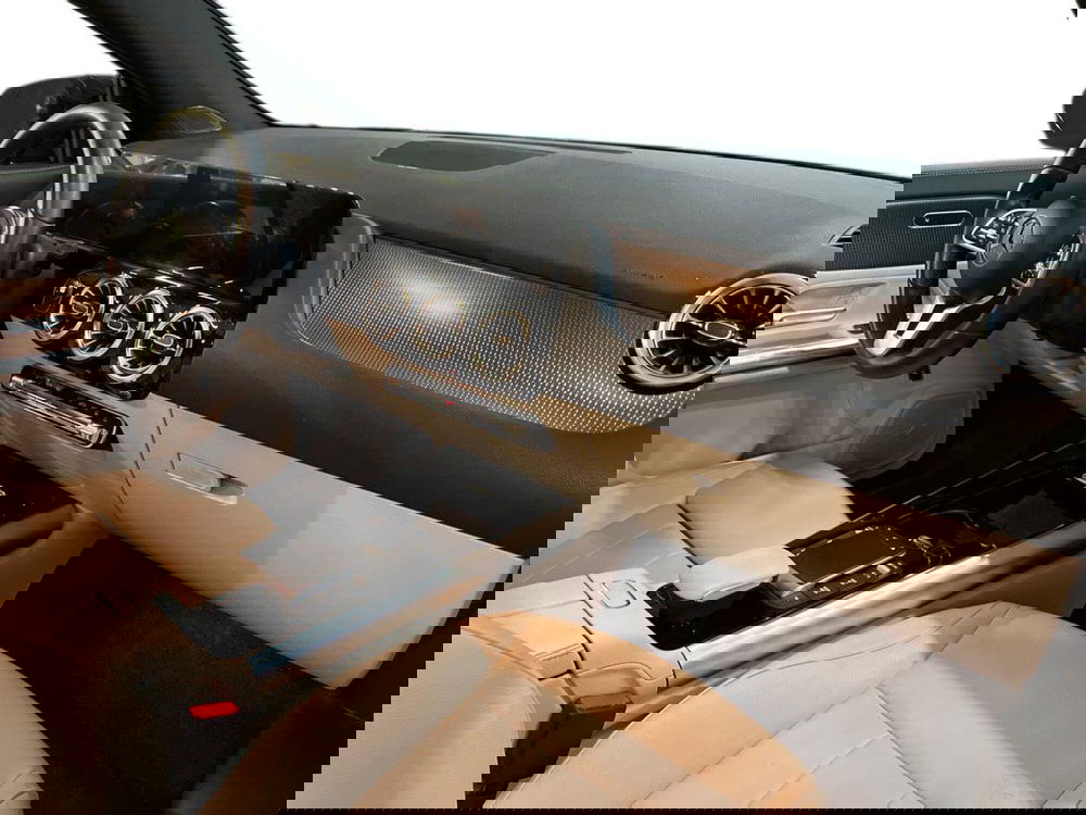 Mercedes-Benz EQA usata a Bari (9)