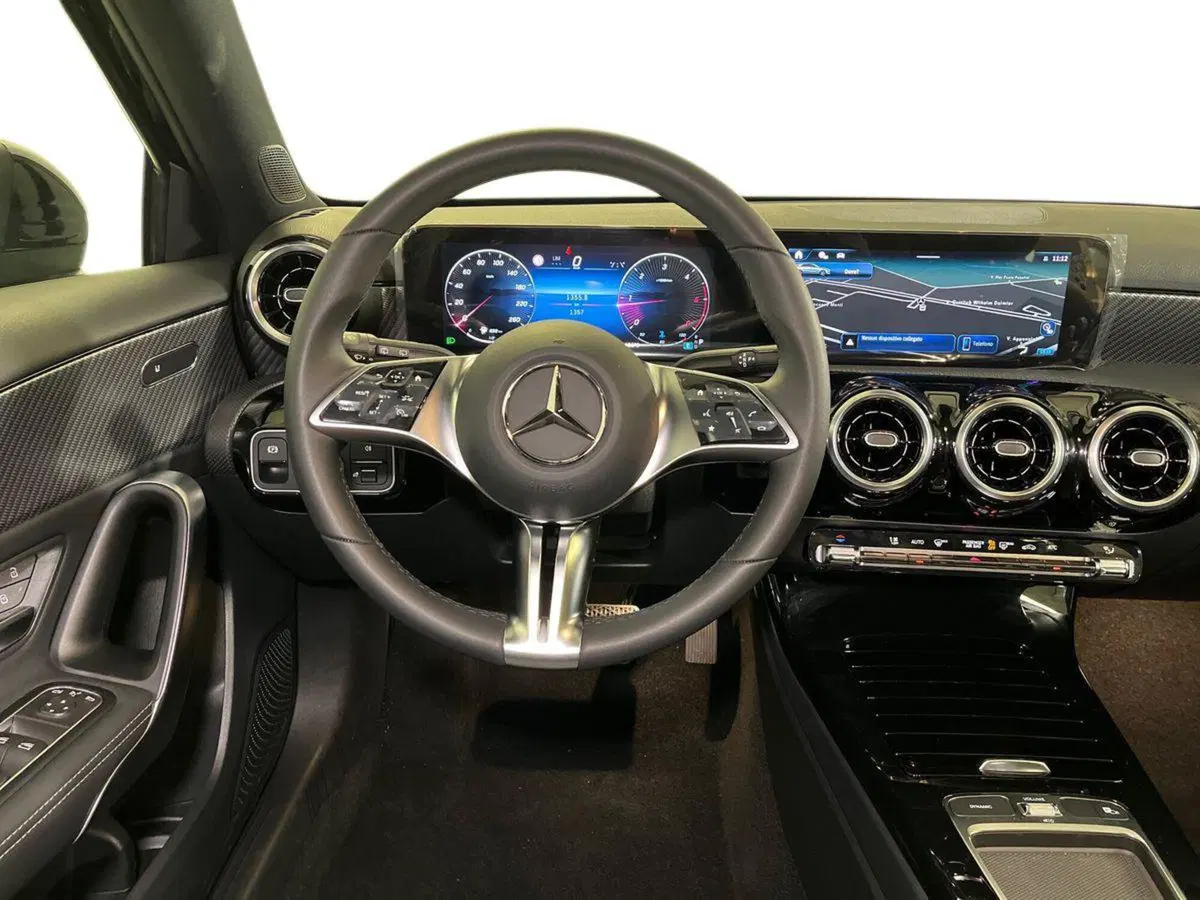 Mercedes-Benz Classe A usata a Milano (11)