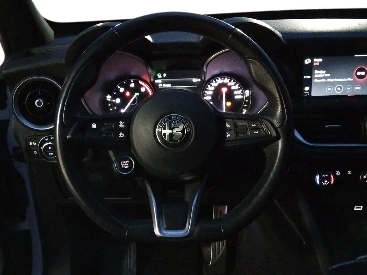 Alfa Romeo Stelvio usata a Pescara (10)