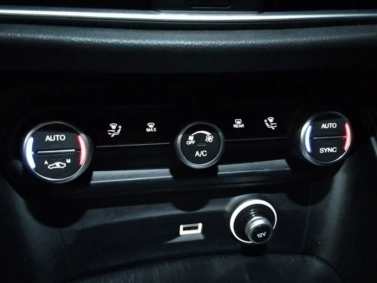 Alfa Romeo Stelvio usata a Pescara (15)