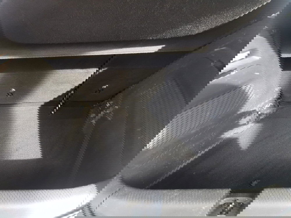 Opel Crossland X usata a Taranto (19)