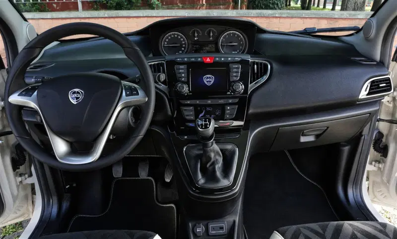 Lancia Ypsilon usata a Palermo (10)