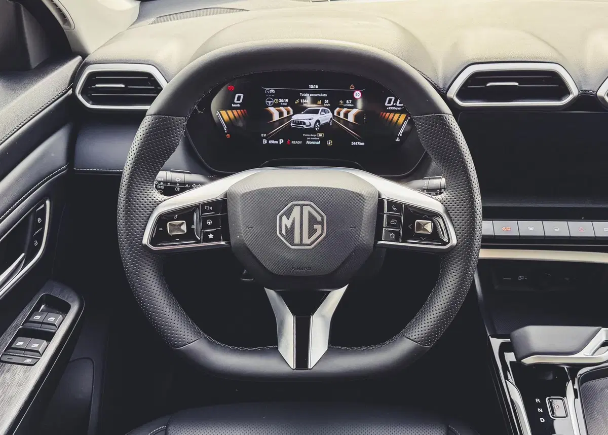 Mg ZS nuova a Novara (15)