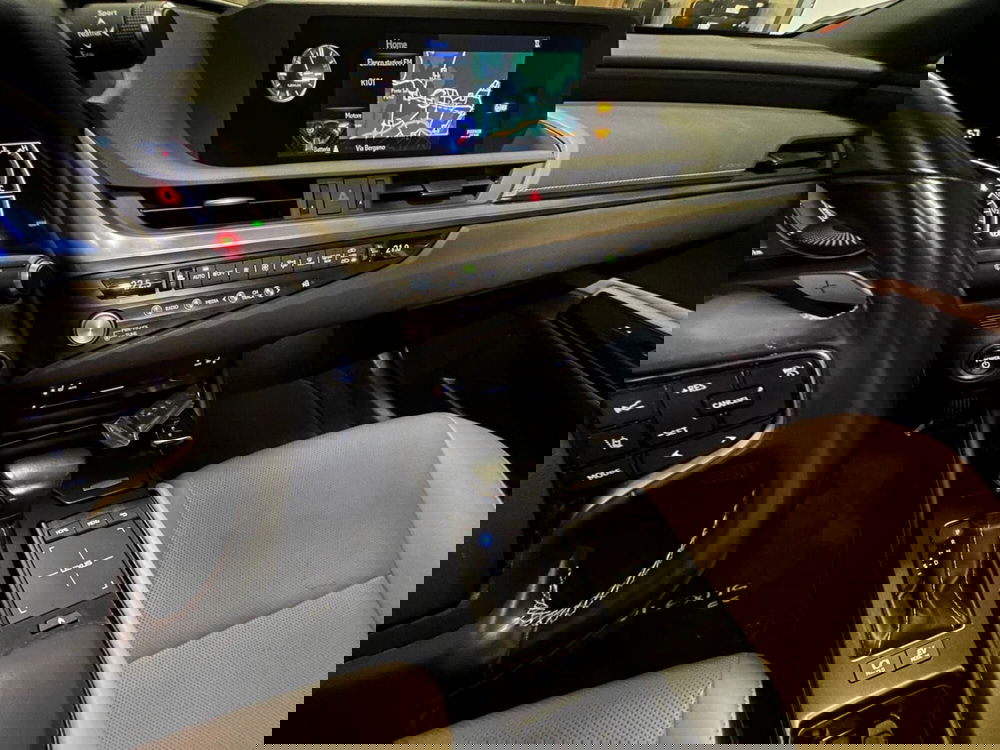Lexus ES usata a Bergamo (16)