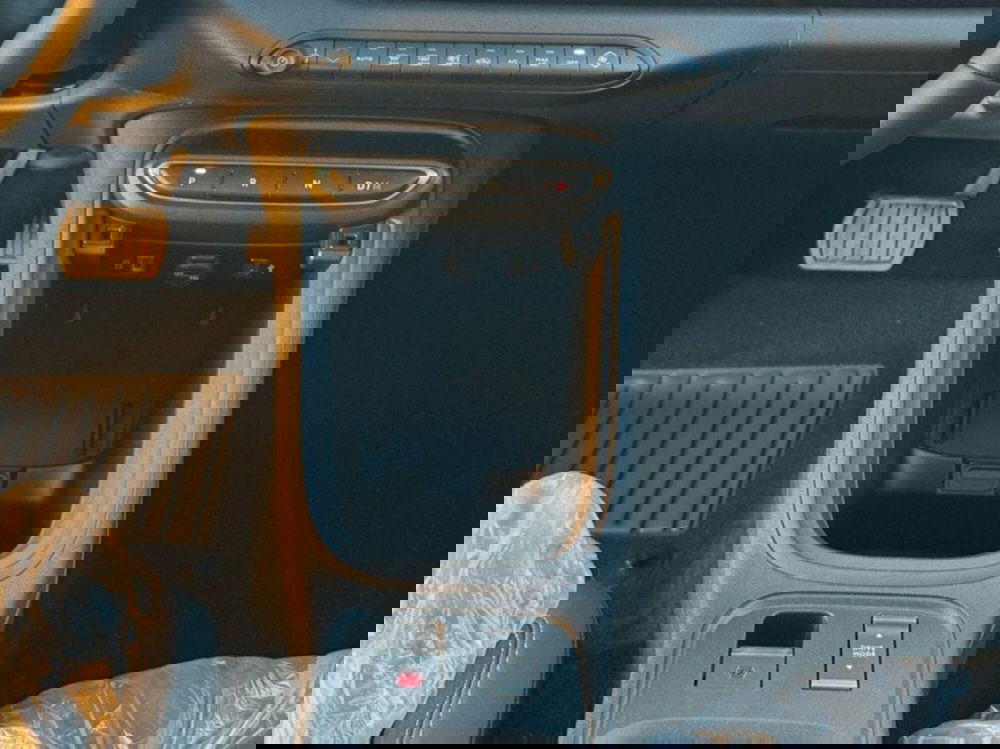 Jeep Avenger nuova a Salerno (13)