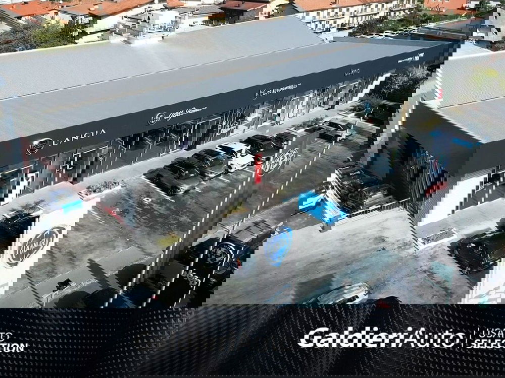 Jeep Avenger nuova a Salerno (17)