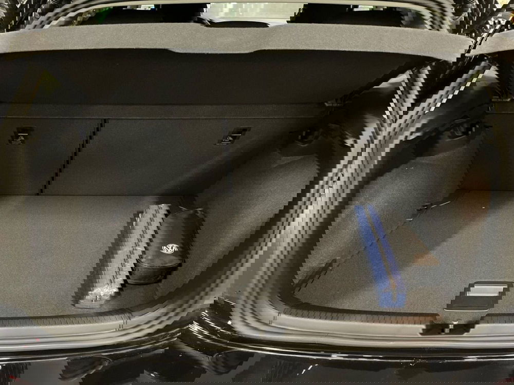 Volkswagen Polo nuova a Prato (8)