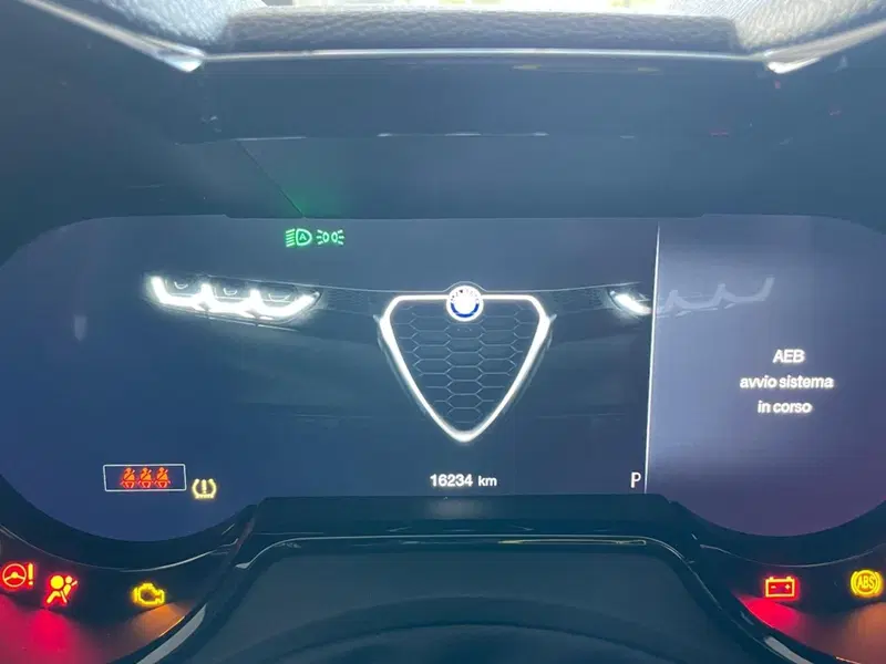 Alfa Romeo Tonale usata a Ancona (11)