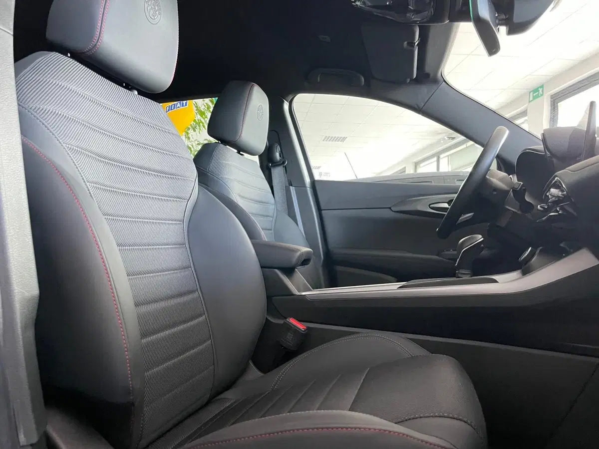 Alfa Romeo Tonale usata a Ancona (14)