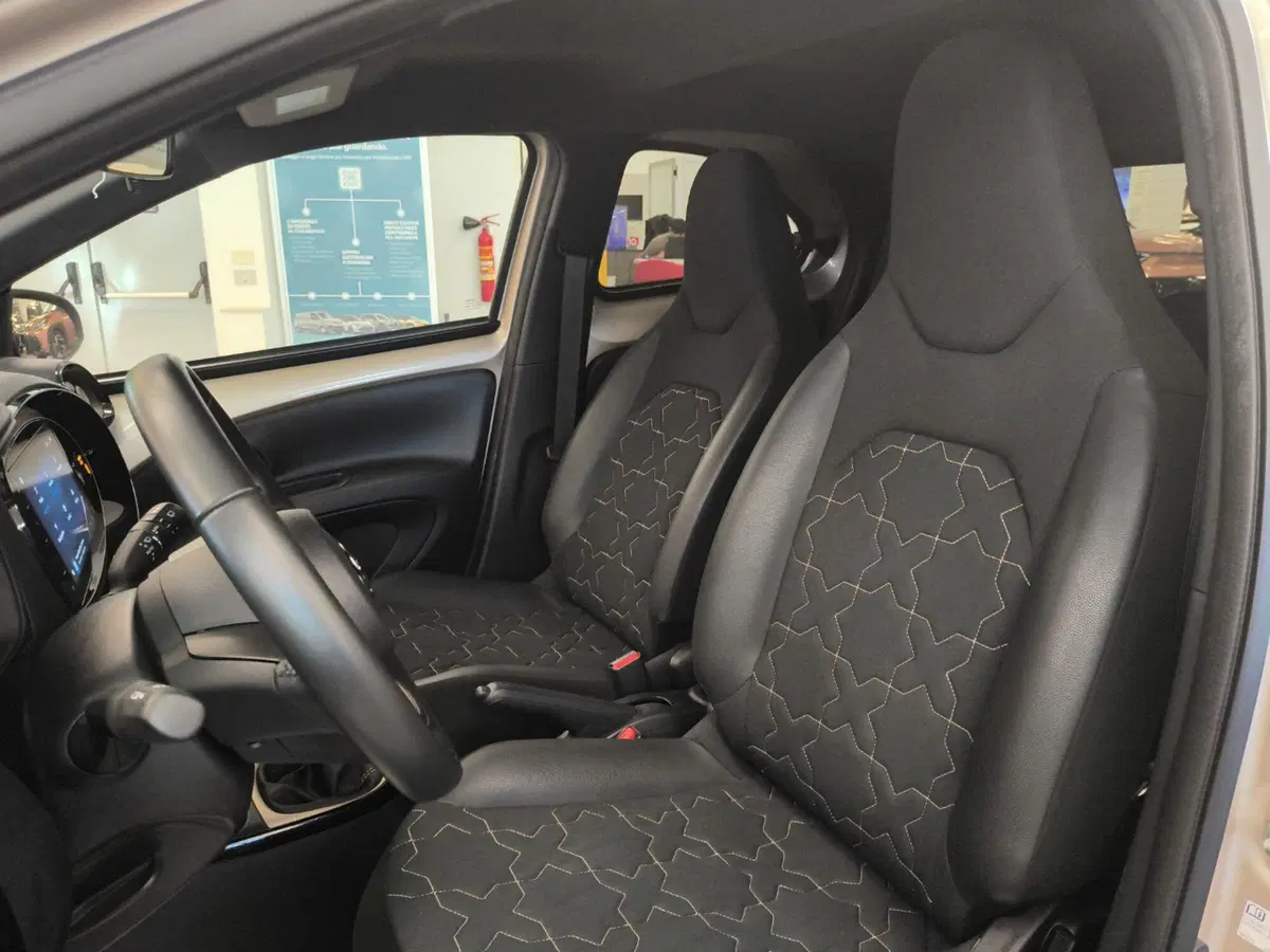 Toyota Aygo X usata a Catanzaro (17)