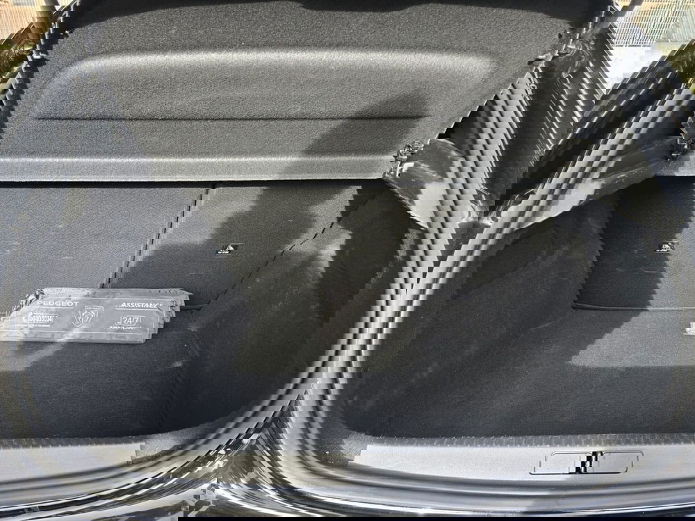 Peugeot 208 usata a Massa-Carrara (12)