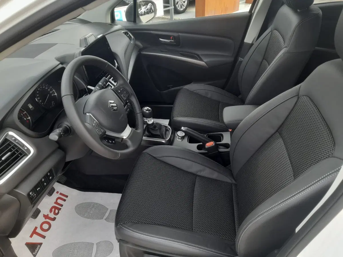 Suzuki S-Cross nuova a L'Aquila (14)