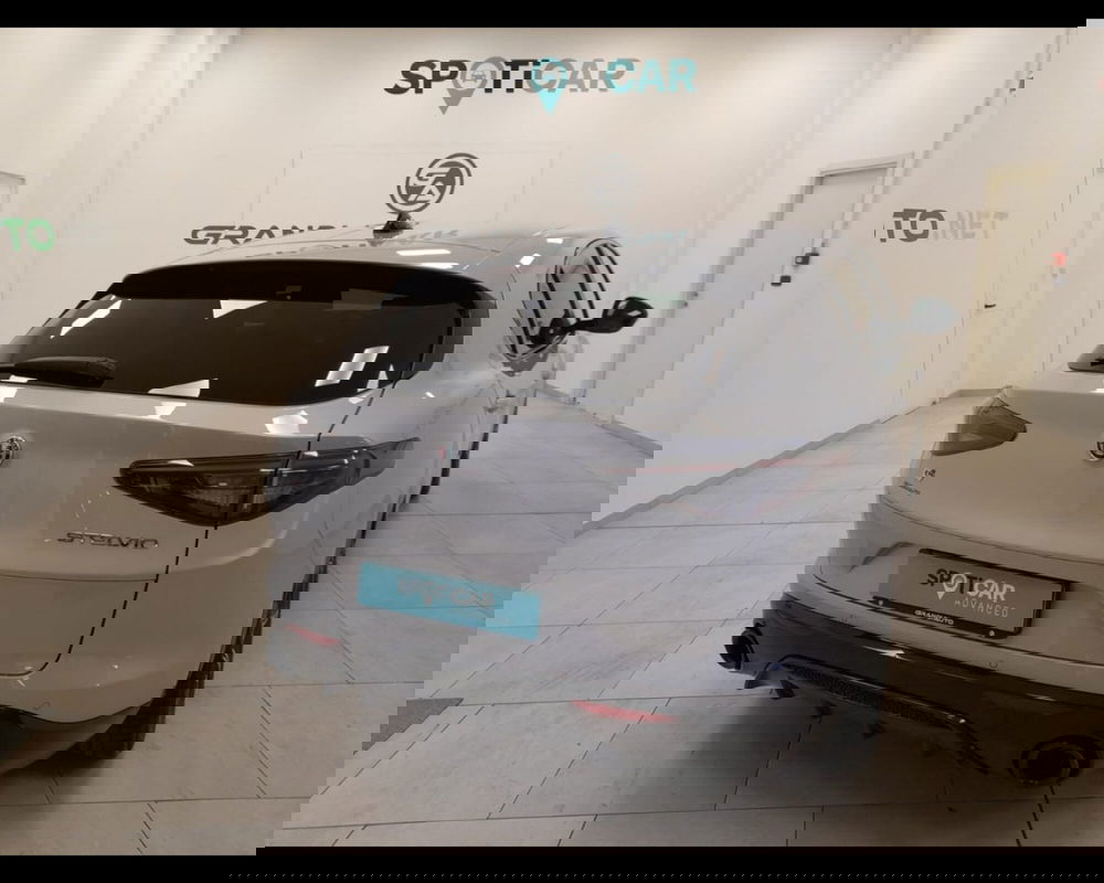 Alfa Romeo Stelvio usata a Alessandria (6)