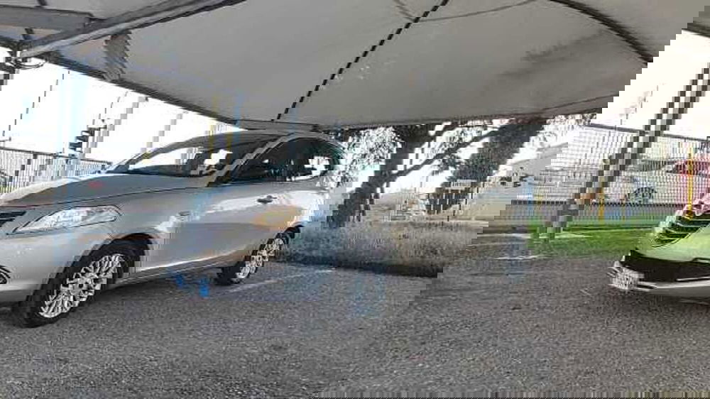 Lancia Ypsilon usata a Firenze