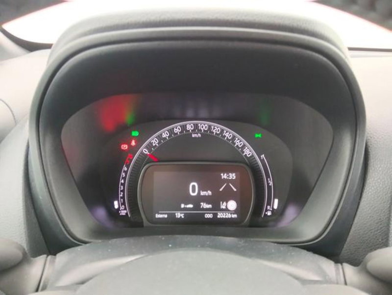 Toyota Aygo X usata a Como (12)