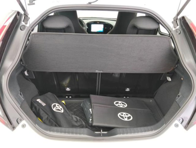 Toyota Aygo X usata a Como (18)