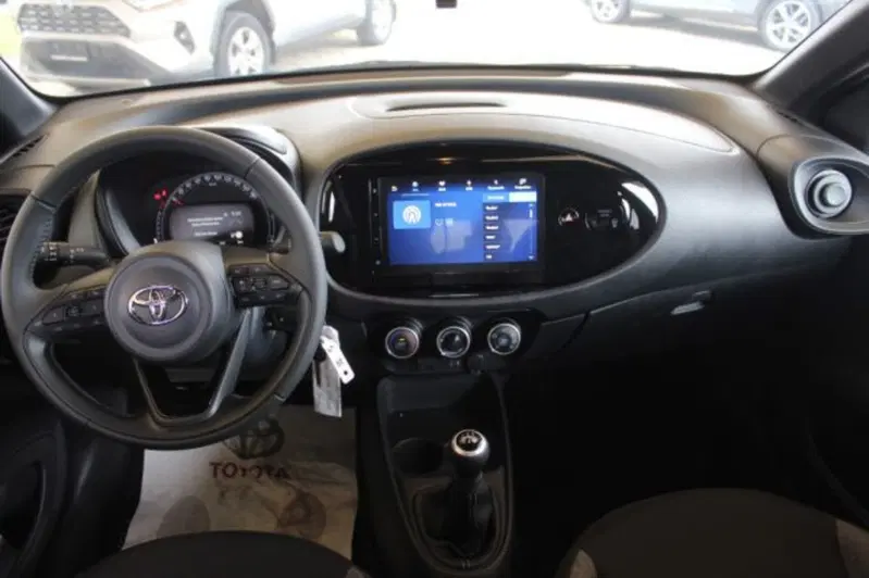 Toyota Aygo X usata a Roma (11)