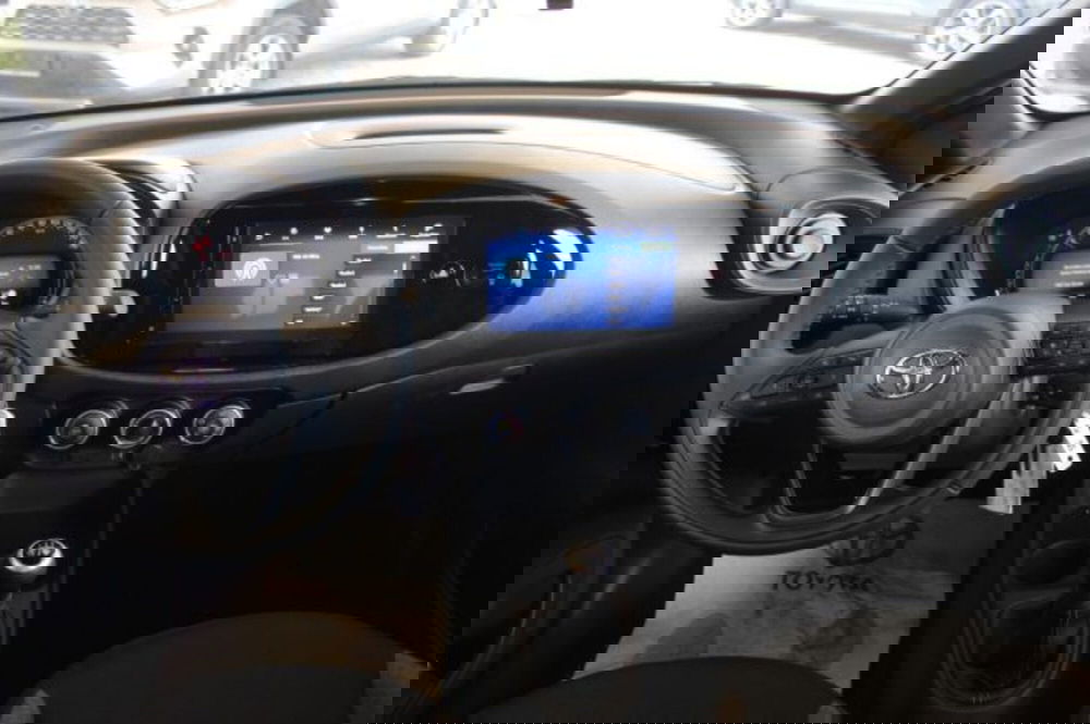Toyota Aygo X usata a Roma (11)
