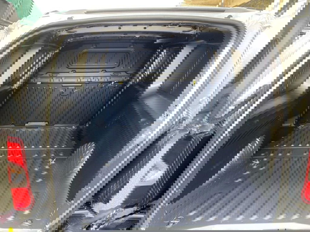 Peugeot Partner Furgone nuova a Torino (8)