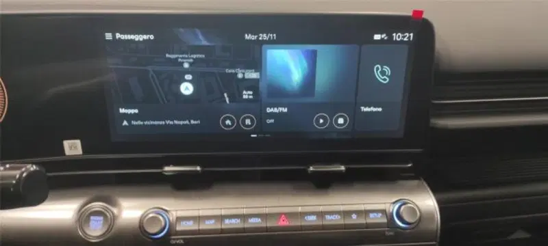 Hyundai Kona nuova a Bari (13)