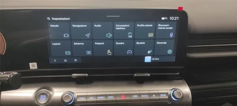 Hyundai Kona nuova a Bari (18)