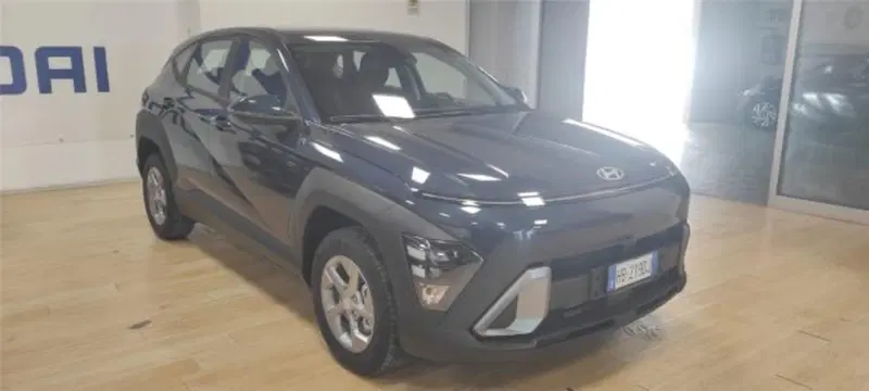 Hyundai Kona nuova a Bari (3)