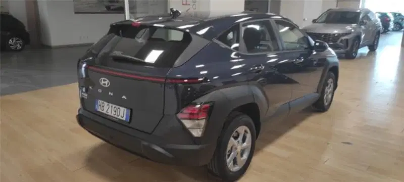 Hyundai Kona nuova a Bari (4)