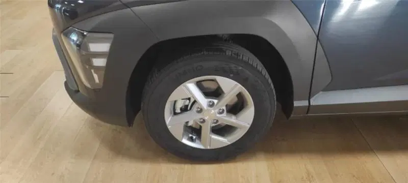 Hyundai Kona nuova a Bari (6)