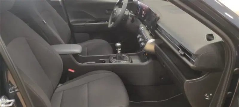 Hyundai Kona nuova a Bari (9)