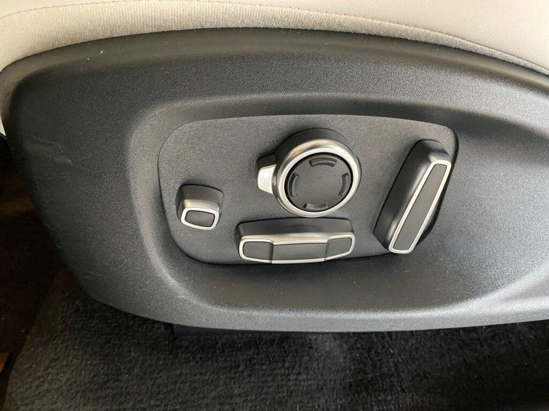 Jaguar E-Pace usata a Torino (14)