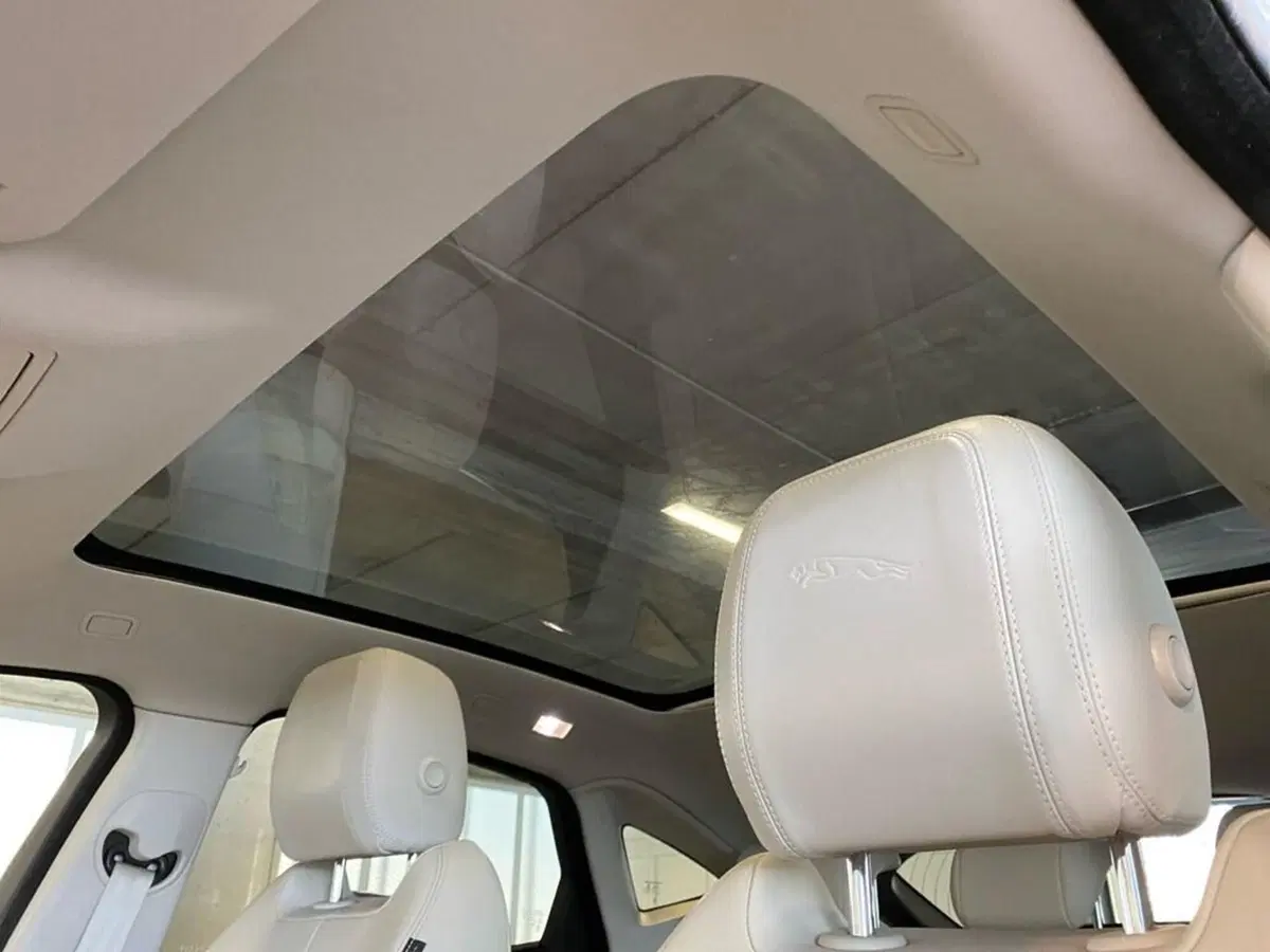 Jaguar E-Pace usata a Torino (15)